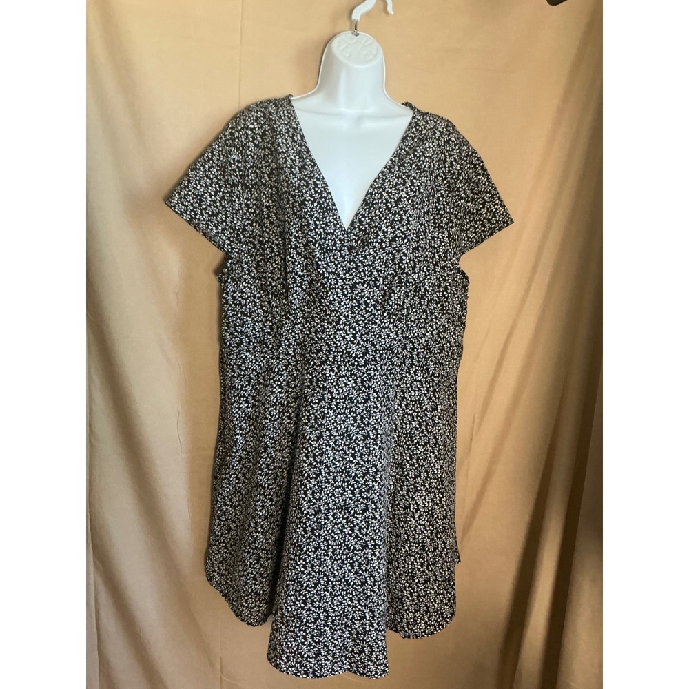 SHEIN Curve Floral Dress Women 3XL Black White Excellent V-Neck Side Zip Flare